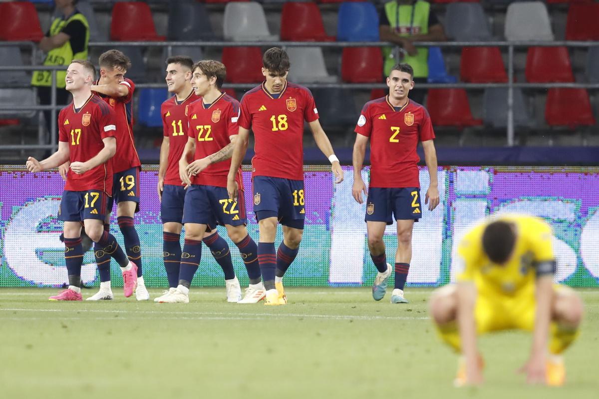 PARTIDO ENTRE LA SELECCION DE ESPAÑA Y UCRANIA EN LA SEMIFINAL EL EUROPEO. LOS JUGADORES CELEBRAN EL GOL. GABRI VEIGA.Bucharest (Romania), 04/07/2023.- Spain's Sergio Gomez celebrates with teammates after scoring the 5-1 lead during the UEFA Under-21 Championship semi final match between Spain and Ukraine in Bucharest, Romania, 05 July 2023. (Rumanía, España, Ucrania, Bucarest) EFE/EPA/ROBERT GHEMENT. FUTBOL. CAMPEONATO DE EUROPA SUB 21 EN GEORGIA Y RUMANIA 2023. EUROPEO. SUB-21. SUB21.