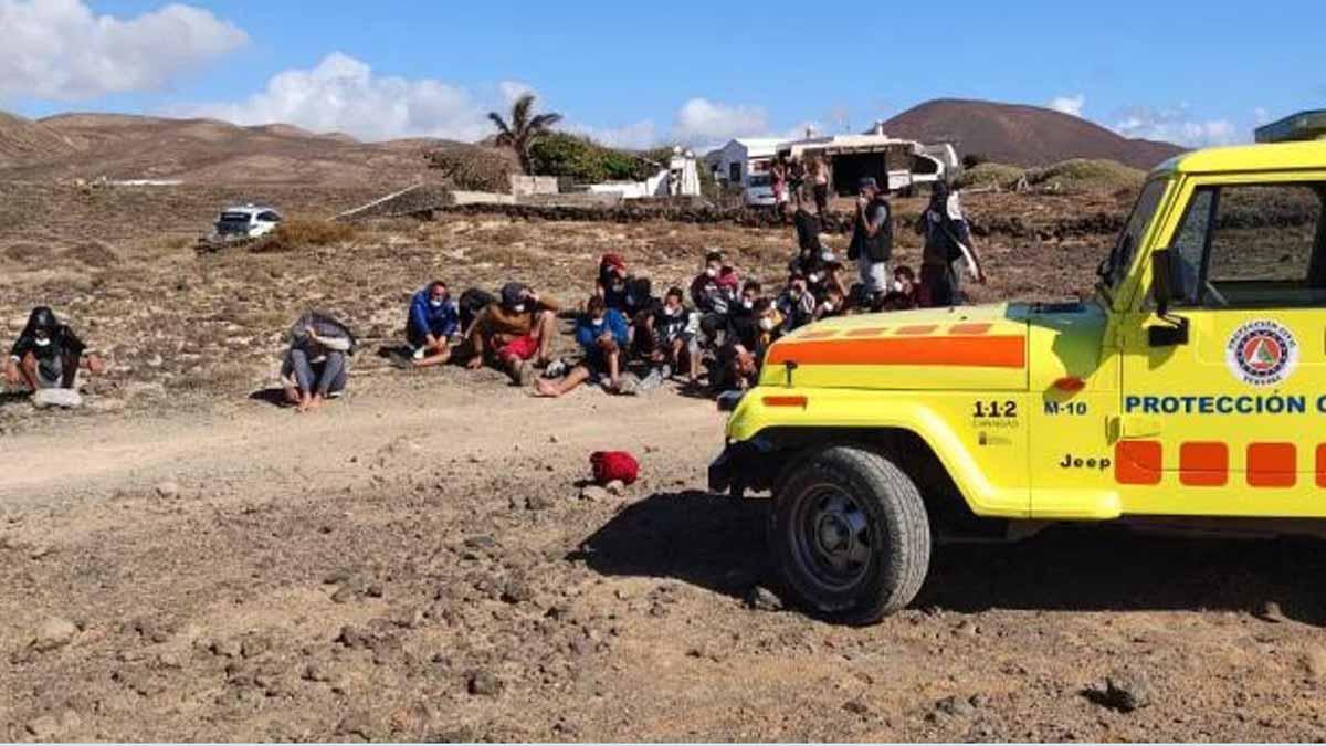 Llegada de migrantes a la playa de Los Cocoteros, en el municipio de Teguise.