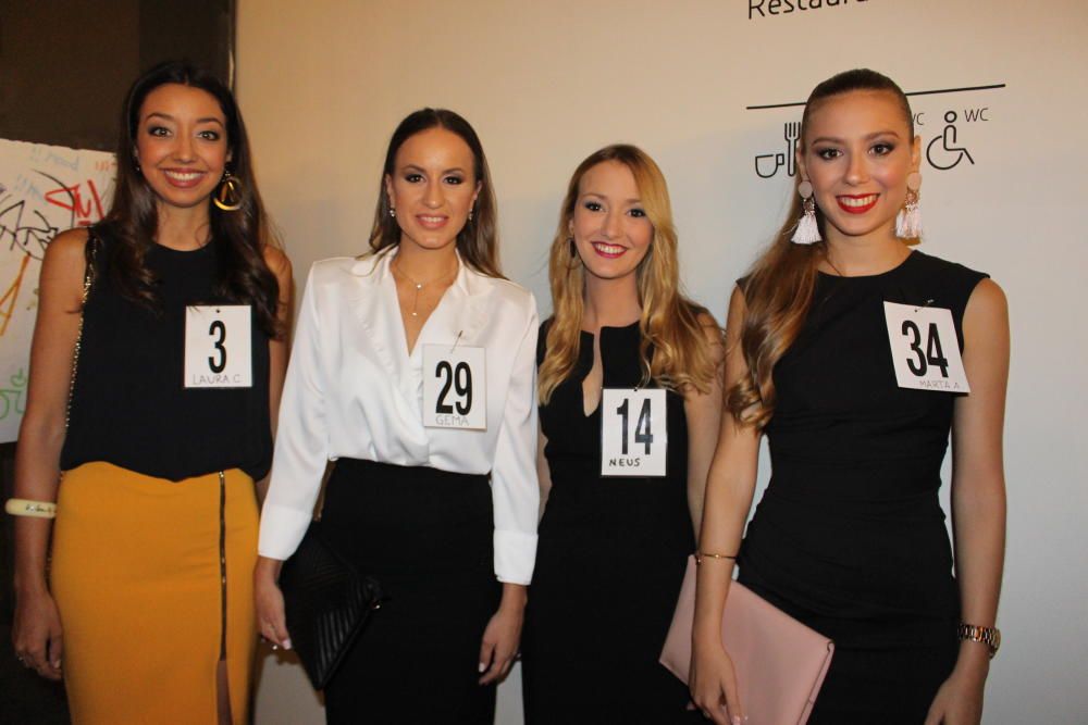 Las candidatas a fallera mayor de València visitan el concurso de teatro fallero