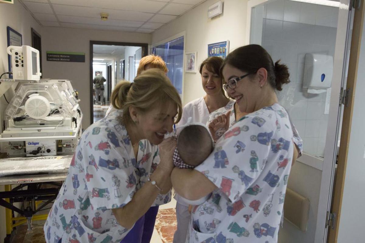 La pequeña tiene ahora ocho meses y pesa ya 4,5 kilos.
