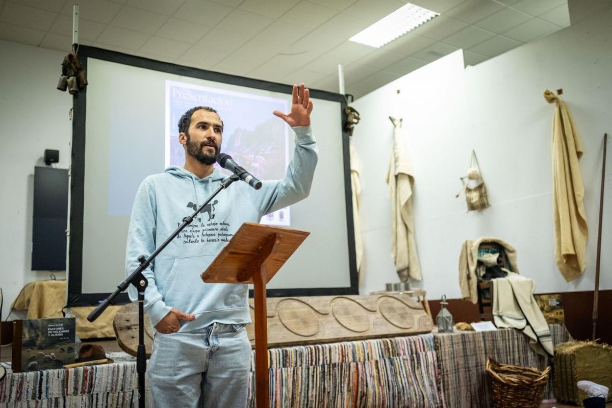Visita de Clavijo a la primera quesería portátil, en Artenara Visita de Clavijo a la primera quesería portátil, en Artenara