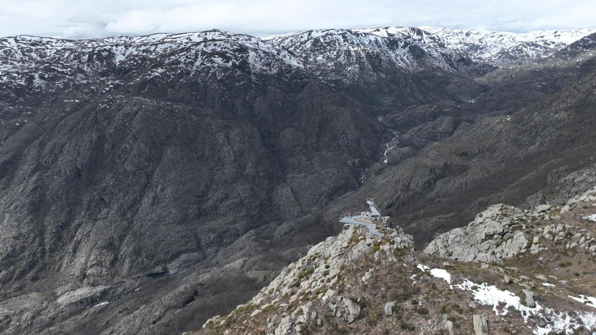 Modelado 3D sobre el futuro mirador que se proyecta sobre el cañón del Tera mirando hacia el Lago de Sanabria.