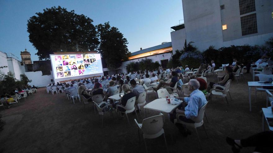 Cines de verano, patios y periódicos