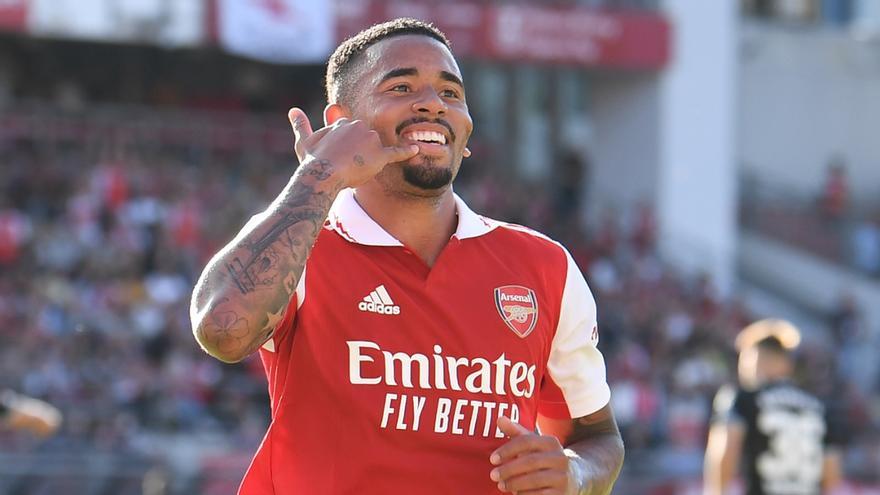 Doblete de Gabriel Jesus en su debut con el Arsenal