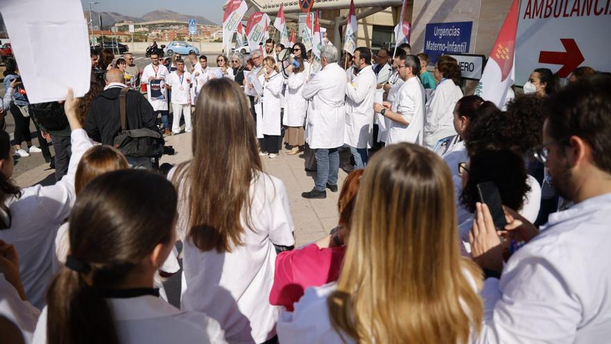 La ley de agresiones  a sanitarios incluirá sanciones al ciberacoso