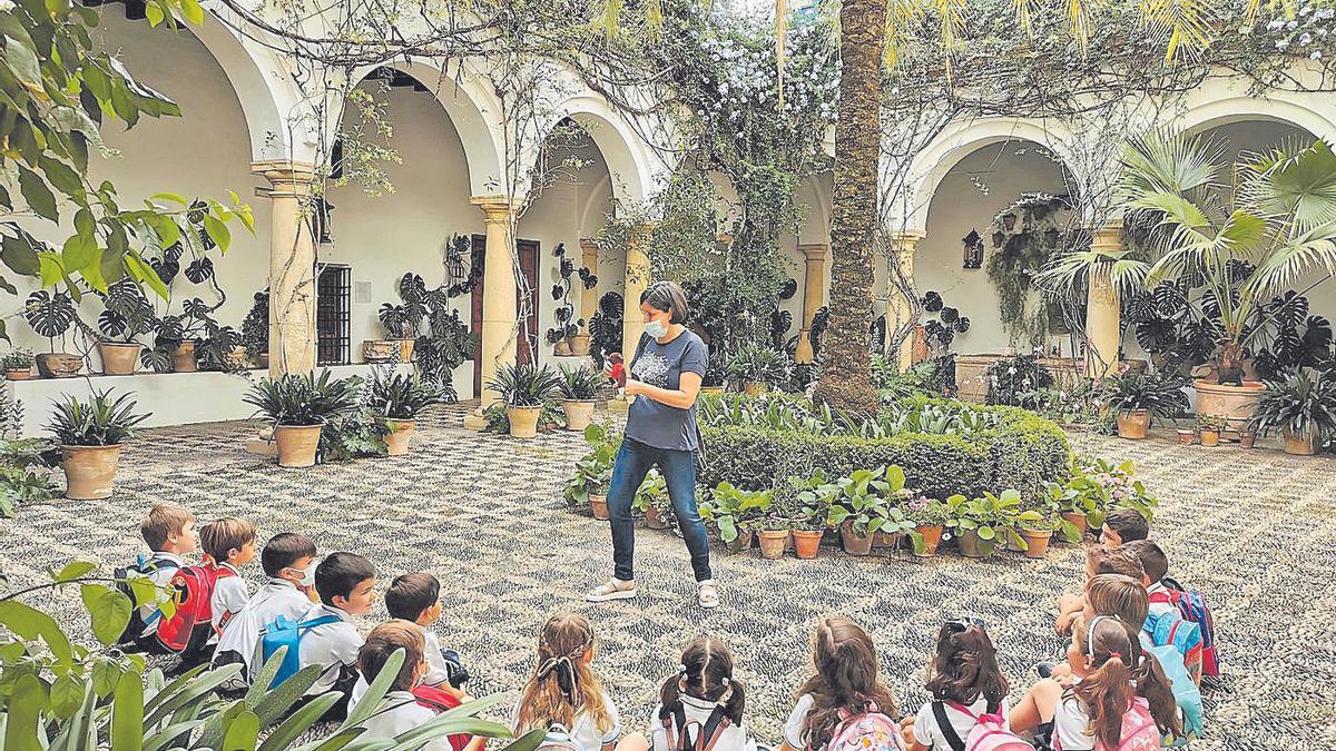 Alumnos de Infantil celebrando el Día Internacional de la Biodiversidad en el marco de este proyecto.