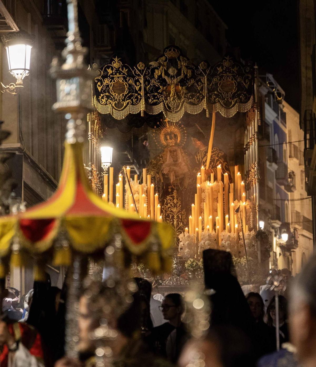 El frío no desluce las procesiones del Martes Santo en Alicante