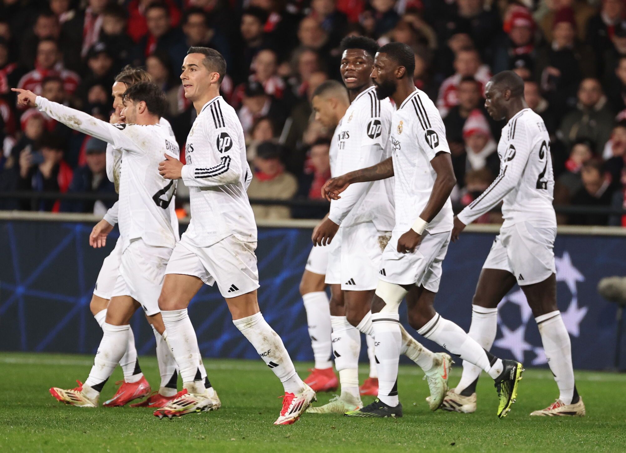 Guingamp (France), 28/01/2025.- Players of Real Madrid celebrate scoring the 0-1 goal during the UEFA Champions League soccer match between Stade Brestois 29 and Real Madrid, in Guingamp, France, 29 January 2025. (Liga de Campeones, Francia) EFE/EPA/CHRISTOPHE PETIT TESSON