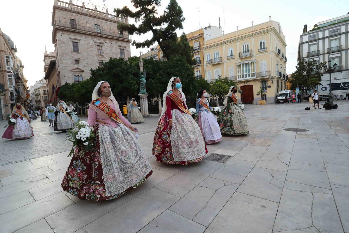 Búscate en el primer día de la ofrenda por la Calle Caballeros de las 20:00 a las 21:00