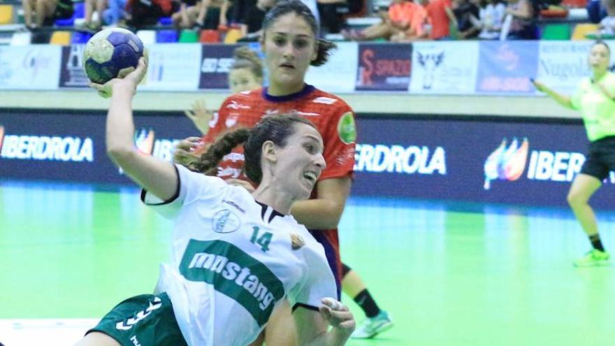 Hummel viste al Club Balonmano Elche