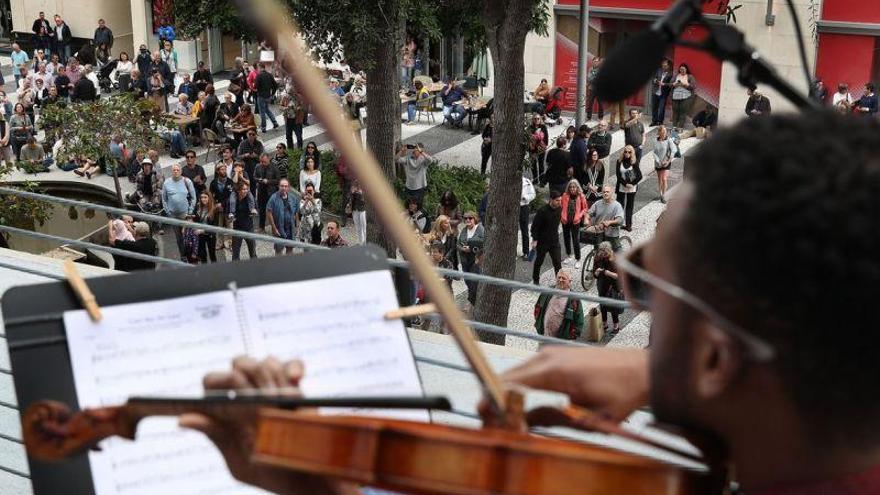 La Sinfónica de Miami emula el concierto en el tejado de los Beatles de 1969