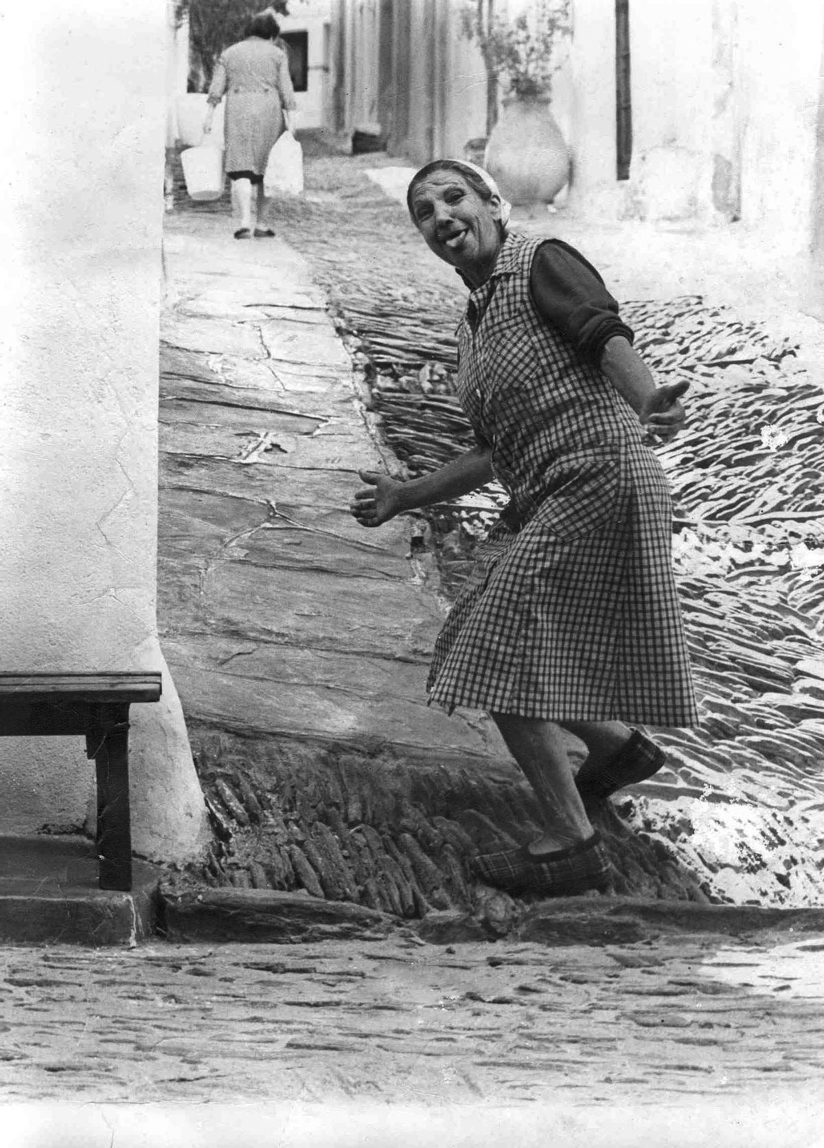 'Un cor furtiu. Vida de Josep Pla'. Consuelo Robles, en Cadaquès, en los años 70