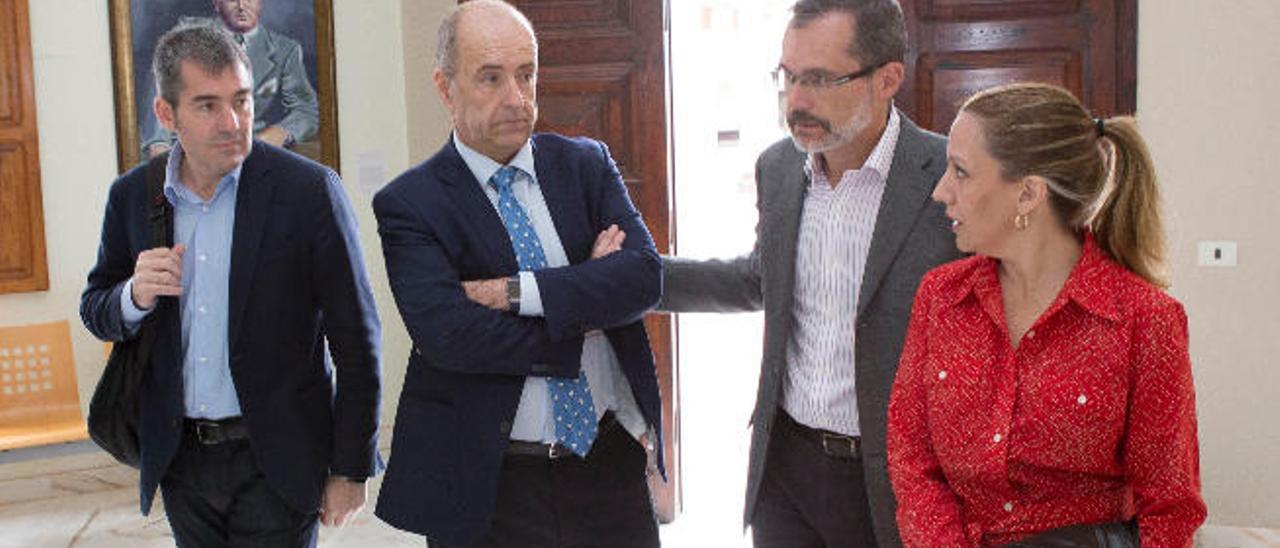 De izquierda a derecha, Fernando Clavijo, Pedro Ortega, Marcial Morales y Rosa Dávila, ayer.