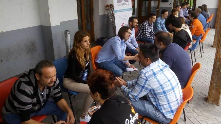 Los participantes en la jornada de ayer en la Casa de Cultura de Lugo.