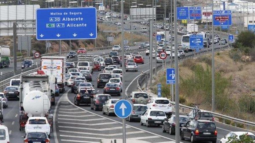 Colas kilométricas en la A-30 y la A-7 dificultan la circulación en Murcia