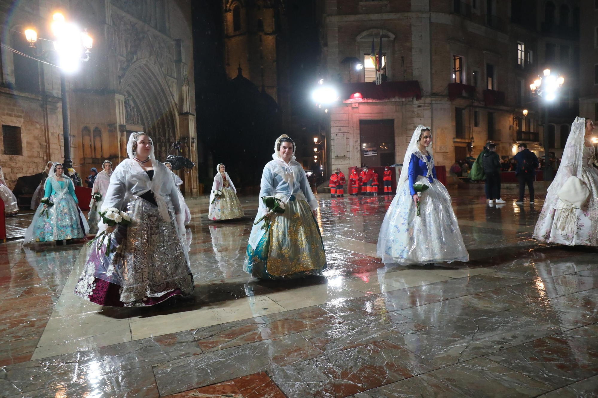 Búscate en el primer día de ofrenda por la calle de la Paz (entre las 20:00 a las 21:00 horas)