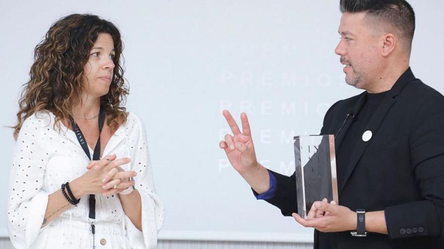 La perruquera Ester Ribas rep un premi Inside per la transformació digital