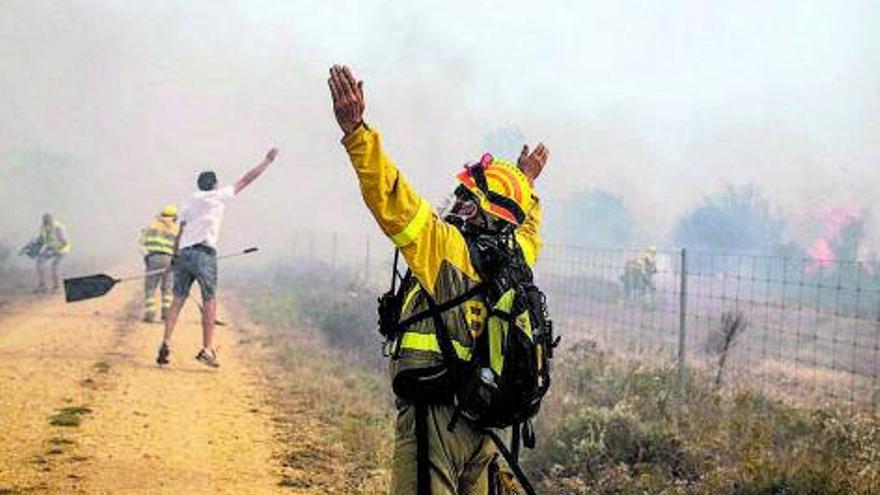 El incendio de Zamora obliga a cortar la conexión de AVE entre Galicia y Madrid