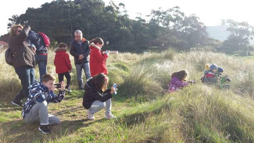 Los participantes, ayer, en el taller de fotografía de naturaleza celebrado en Zeluán.