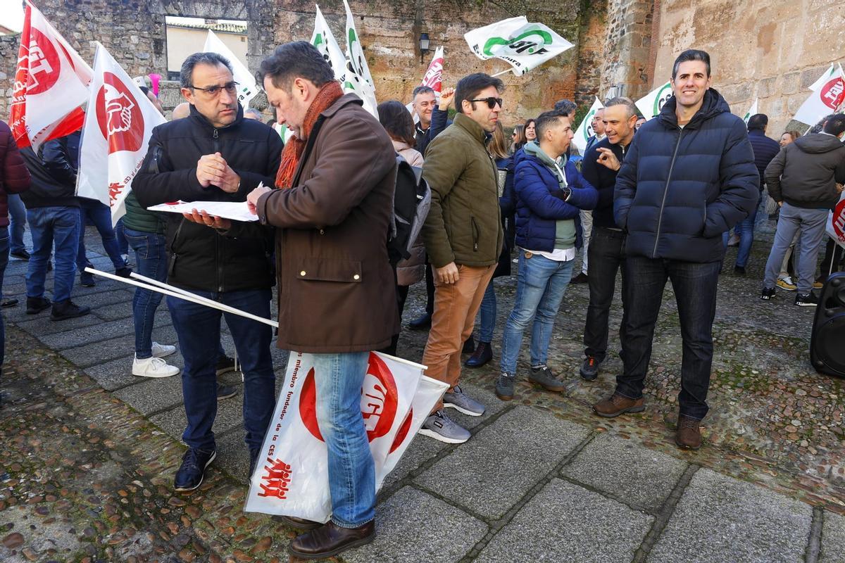 El jefe de la Policía Local, Benedicto Cacho, esta mañana en la protesta.