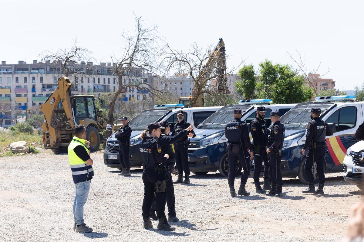 Todas las imágenes del desalojo del asentamiento más grande de Ibiza: sa Joveria