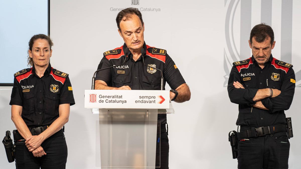 El comisario jefe de los Mossos, Eduard Sallent, este viernes en conferencia de prensa.