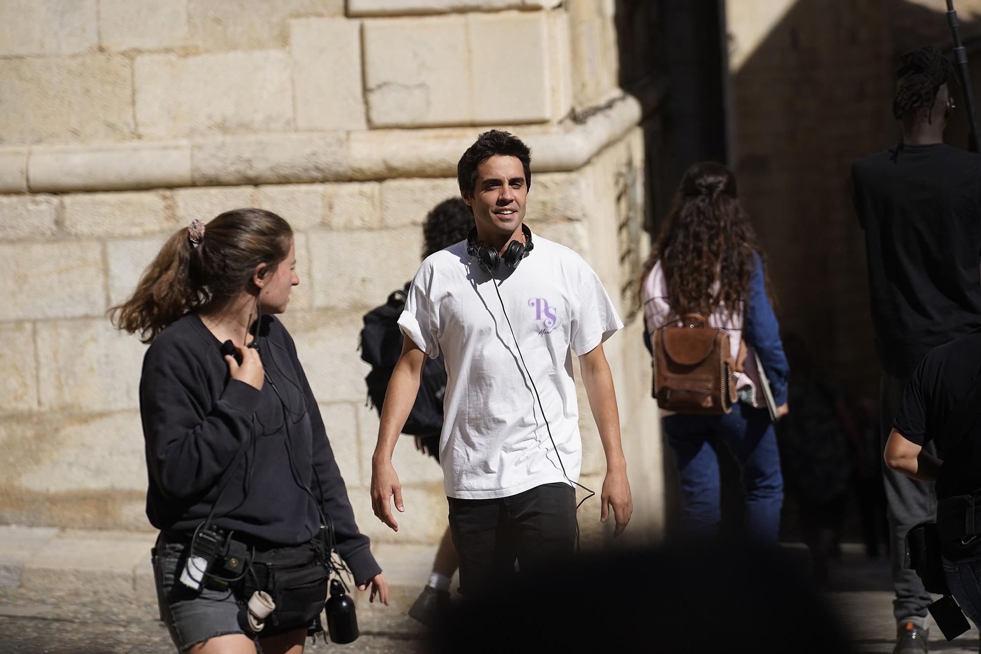 Los Javis roden entre turistes i curiosos a les escales de la catedral