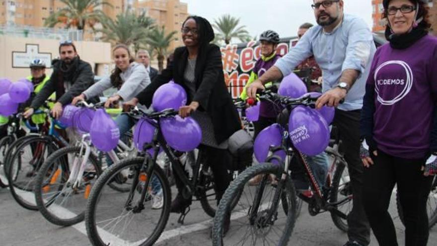 Rita pedalea por un Alicante más sostenible