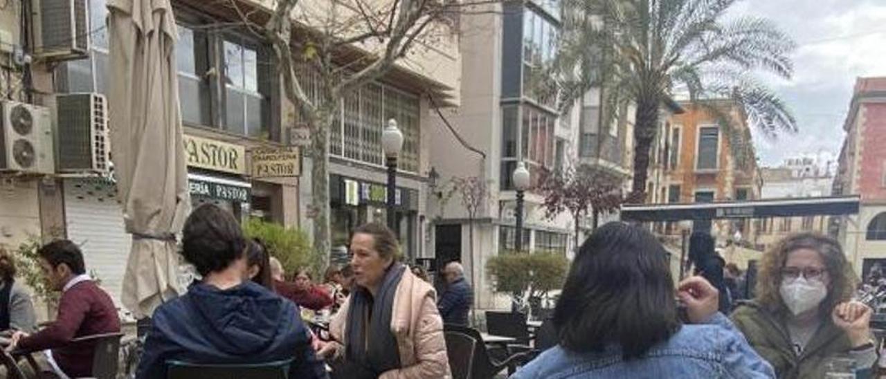 Las terrazas de la plaza de las Flores han mejorado su rentabilidad durante el último año.