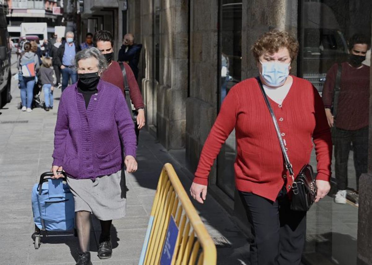 Fuera las mascarillas, pero con cautela