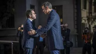 Sánchez y Aragonès pactan activar la mesa de diálogo y una ley para el plurilingüismo en el Estado