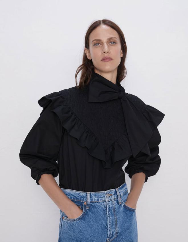 Blusa con lazada y mangas con volumen de Zara, 'Back to Minimal'