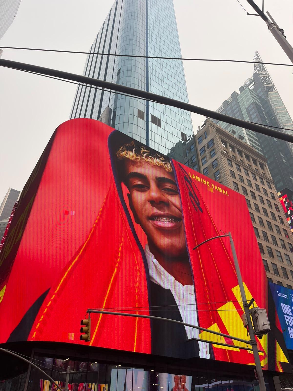 Yamal en Times Square.