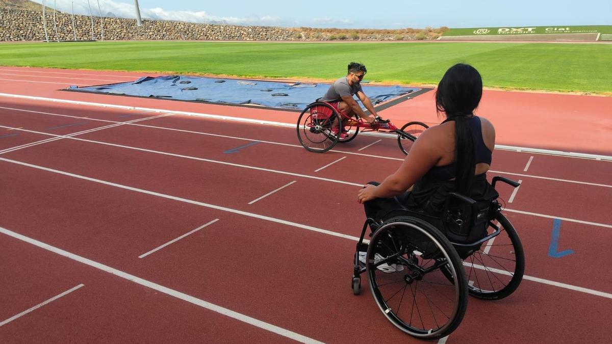La iniciativa, promovida por ‘Atletas Sin Fronteras’, comenzará en septiembre con entrenamientos semanales en el Centro de Atletismo de Tenerife