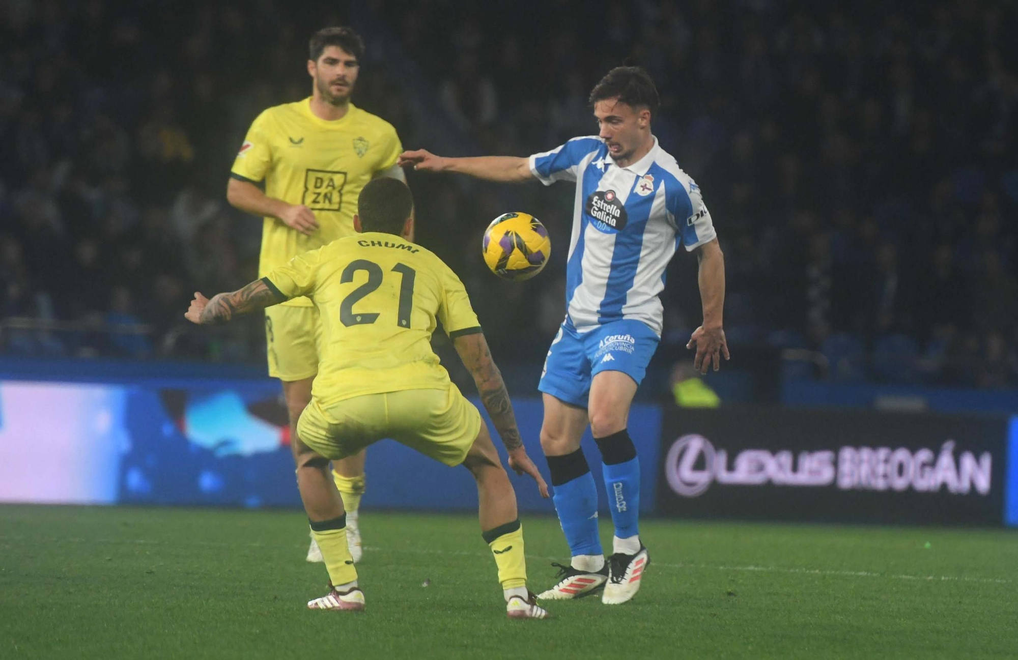 El Deportivo doblega al Almería en Riazor (3-1)