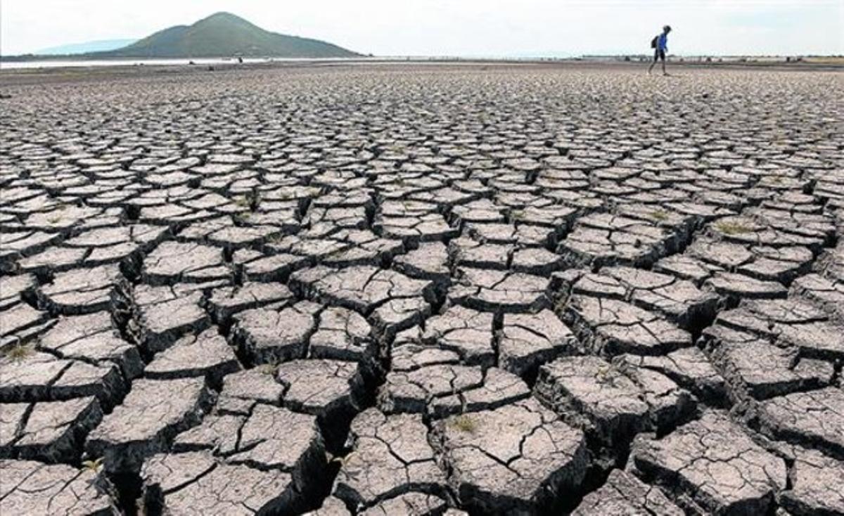 El mayor embalse del interior de Tailandia, el Pasak Cholasit, completamente seco en una imagen del 2010.