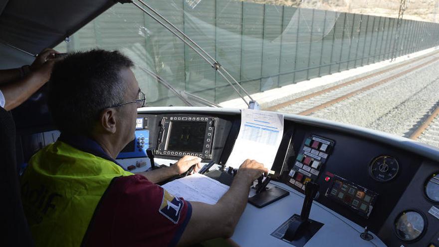 Fomento incluye la conexión del Cercanías con el aeropuerto por 85 millones