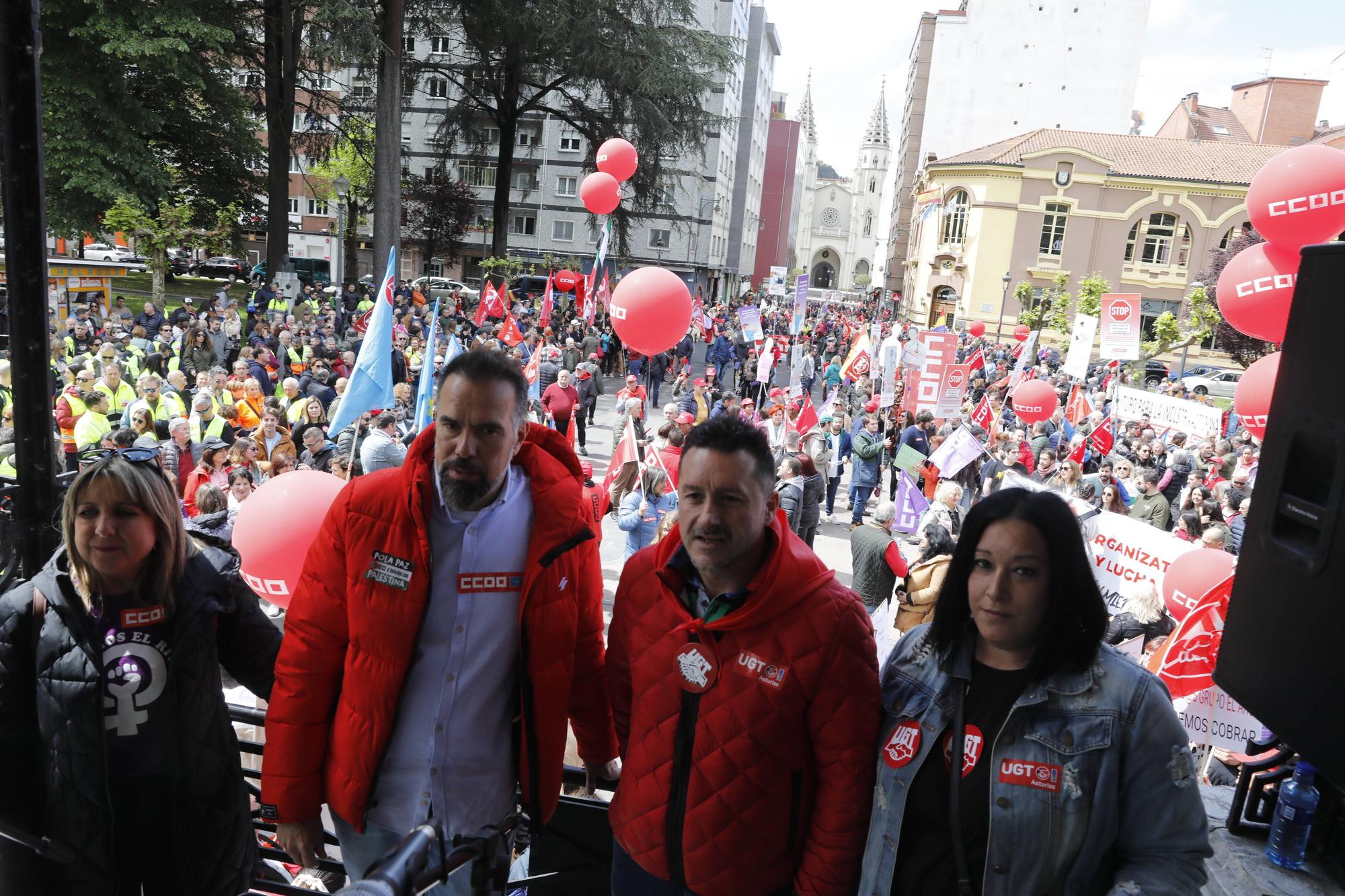 Manifestación de los sindicatos mayoritarios en Langreo por el 1 de mayo.