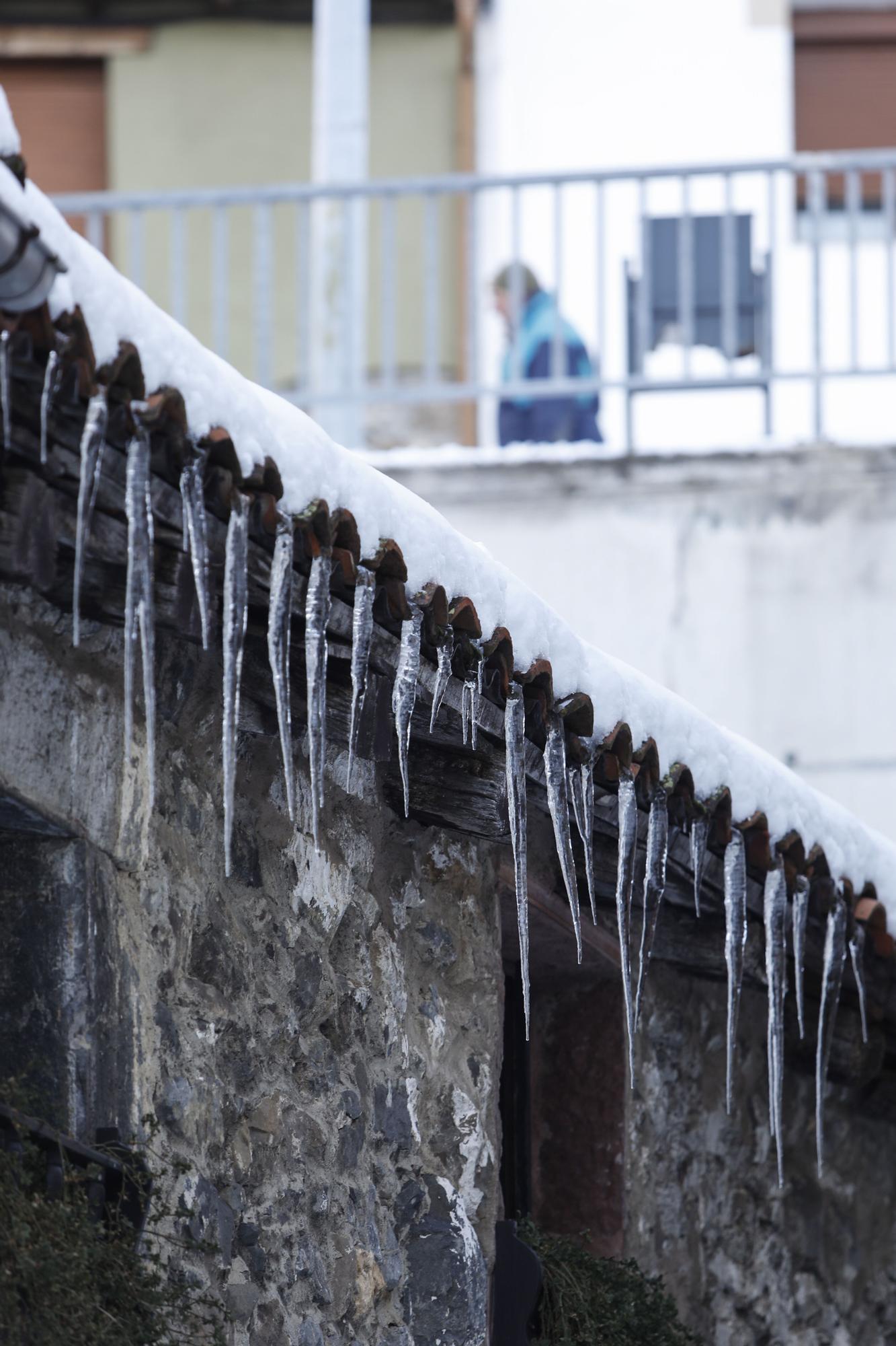 EN IMÁGENES: Pajares, la nevera de Asturias, amanece a -9,3ºC