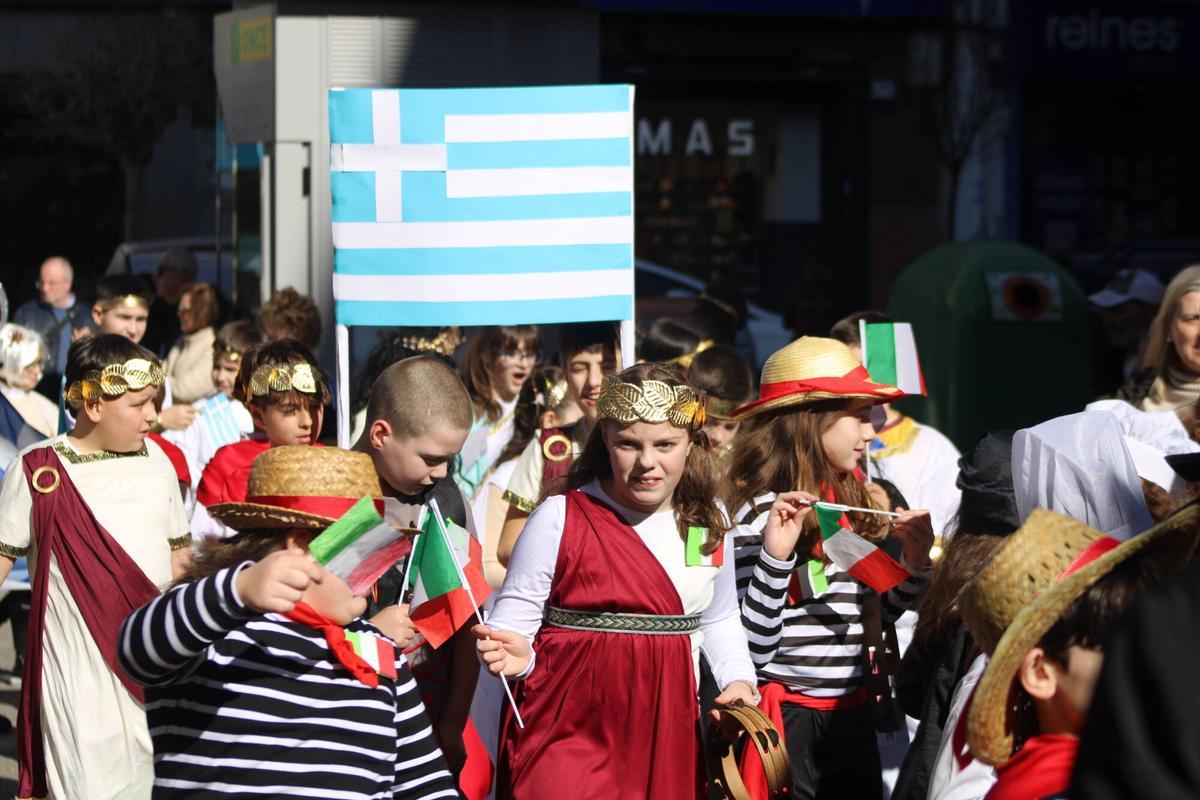 Las fiestas de carnaval de los colegios Liceo Mierense, Vega de Guceo, Beata Imelda-Santo Tomás y Gervasio Ramos.