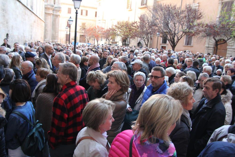 Mehrere tausend Personen kamen an Heiligabend wieder zu den beiden Ausgaben der deutschsprachigen ökumenischen Christvesper in der Kathedrale von Palma de Mallorca, die inzwischen seit 1971 auf Mallorca stattfinden. Die Predigt hielt Pfarrer Andreas Falow.