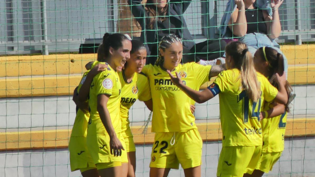 Las jugadoras del Villarreal celebran el 1-0 materializado en la primera mitad.