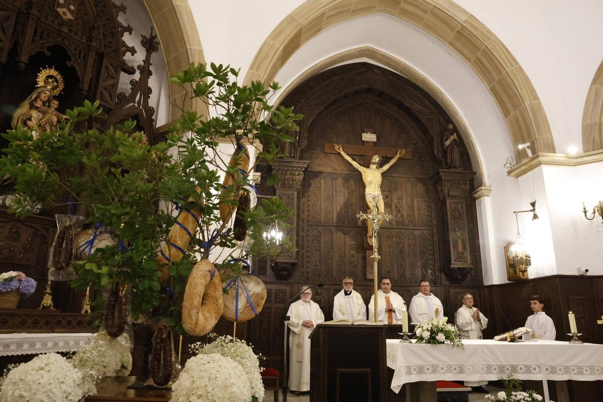 La misa y procesión del barrio de Jove, en imágenes La misa y procesión del barrio de Jove, en imágenes