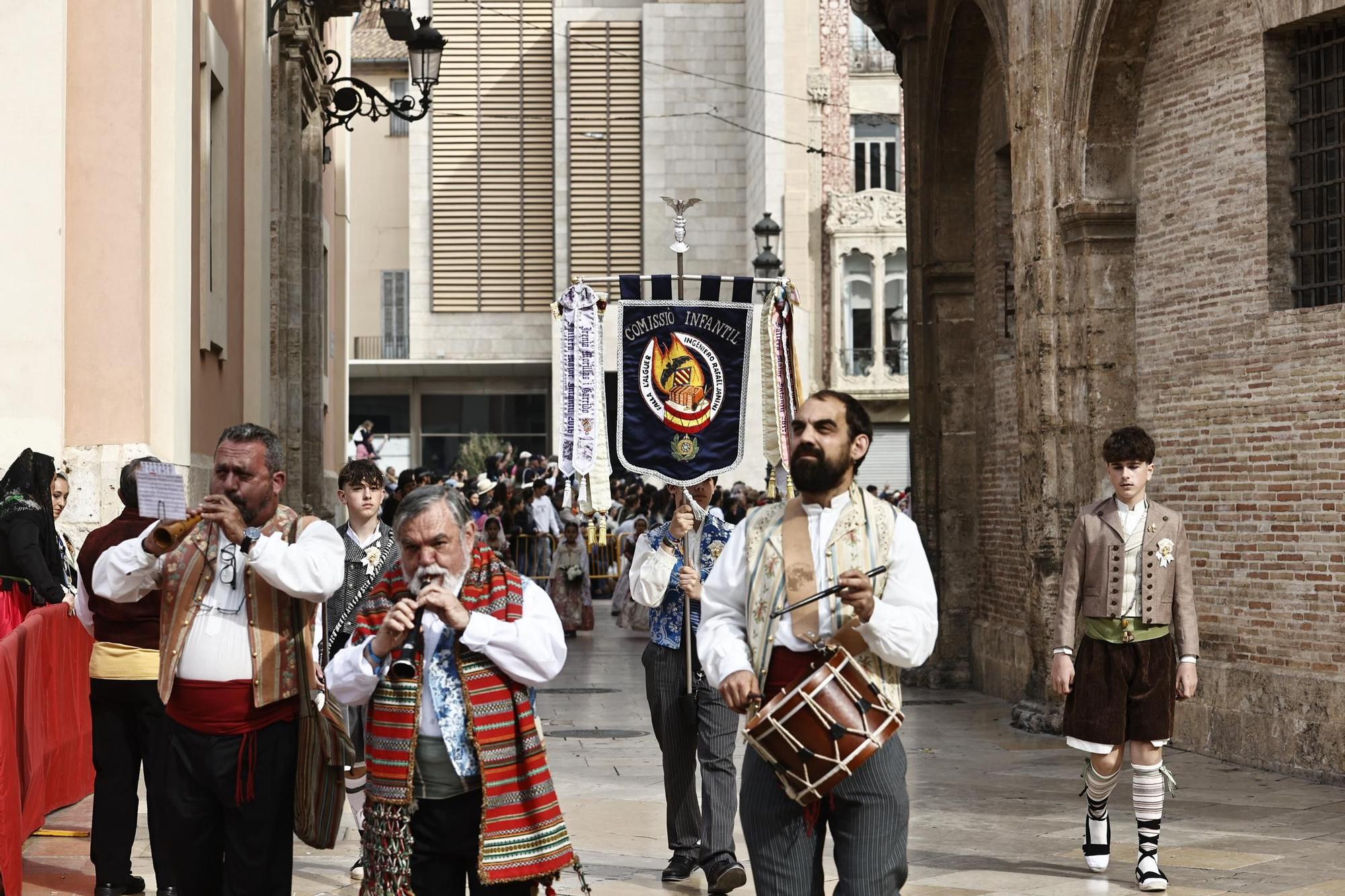 Ofrenda 18 de marzo. Calle de la Paz (16-17 horas)