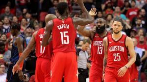 La gran labor ofensiva de Harden permitió a los Rockets ganar su segundo partido consecutivo sin la presencia del base titular Chris Paul.