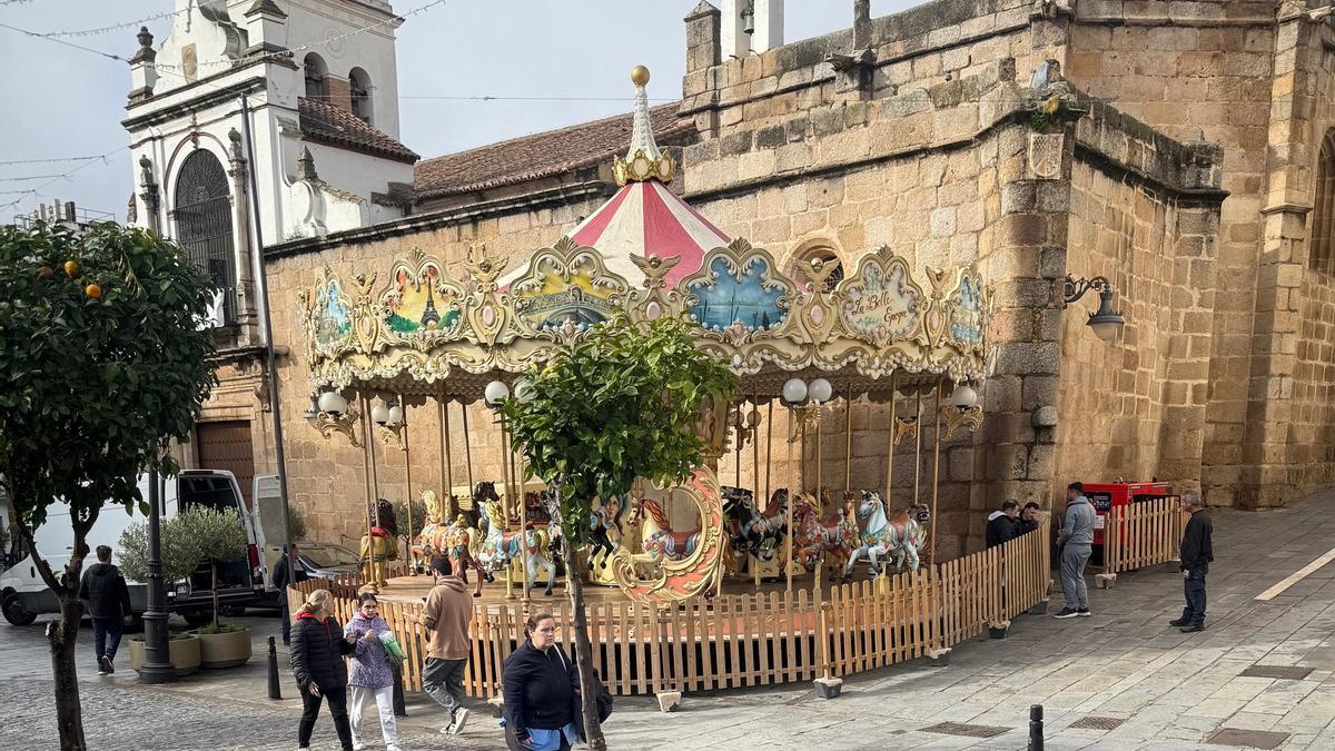 Tiovivo navideño en el centro de Mérida.