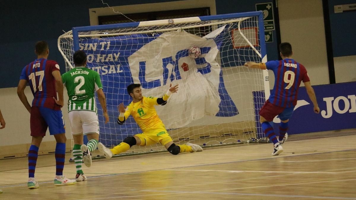 Sergio Lozano marcó dos goles en Sevilla