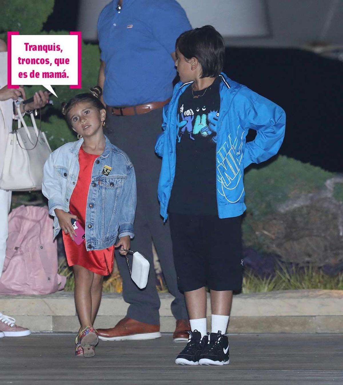 Penelope Disick con bolso de Fendi