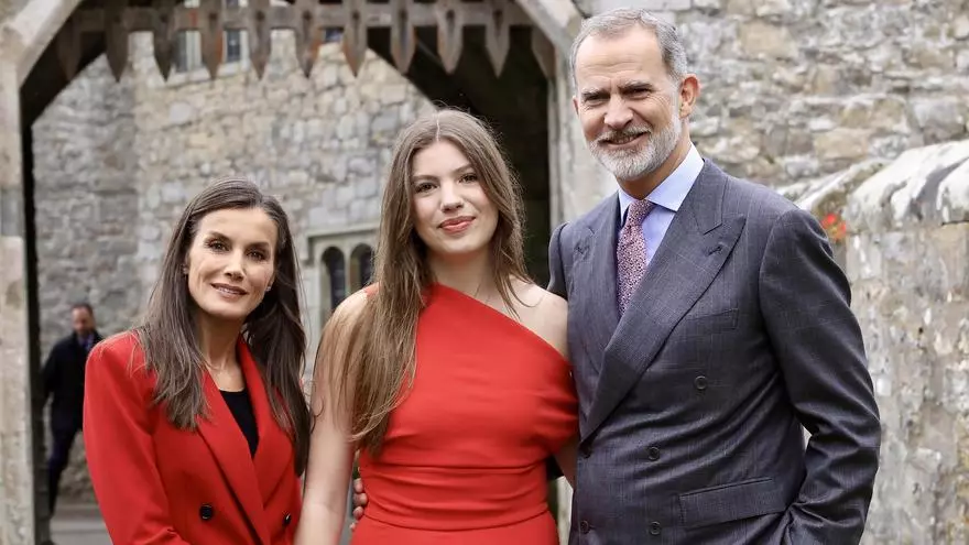 La infanta Sof赤a se grad迆a de Bachillerato en Gales arropada por Felipe VI y Letizia