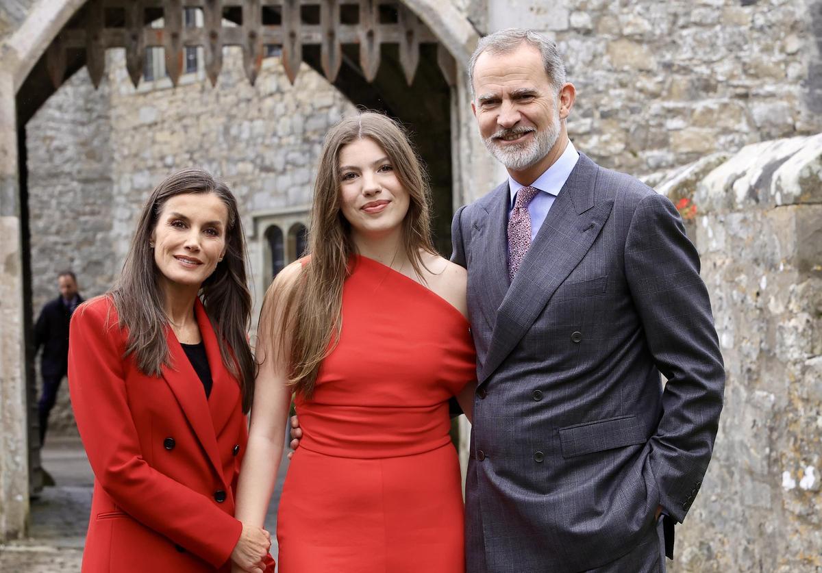 Los Reyes acompañan a la infanta Sofía en su graduación.